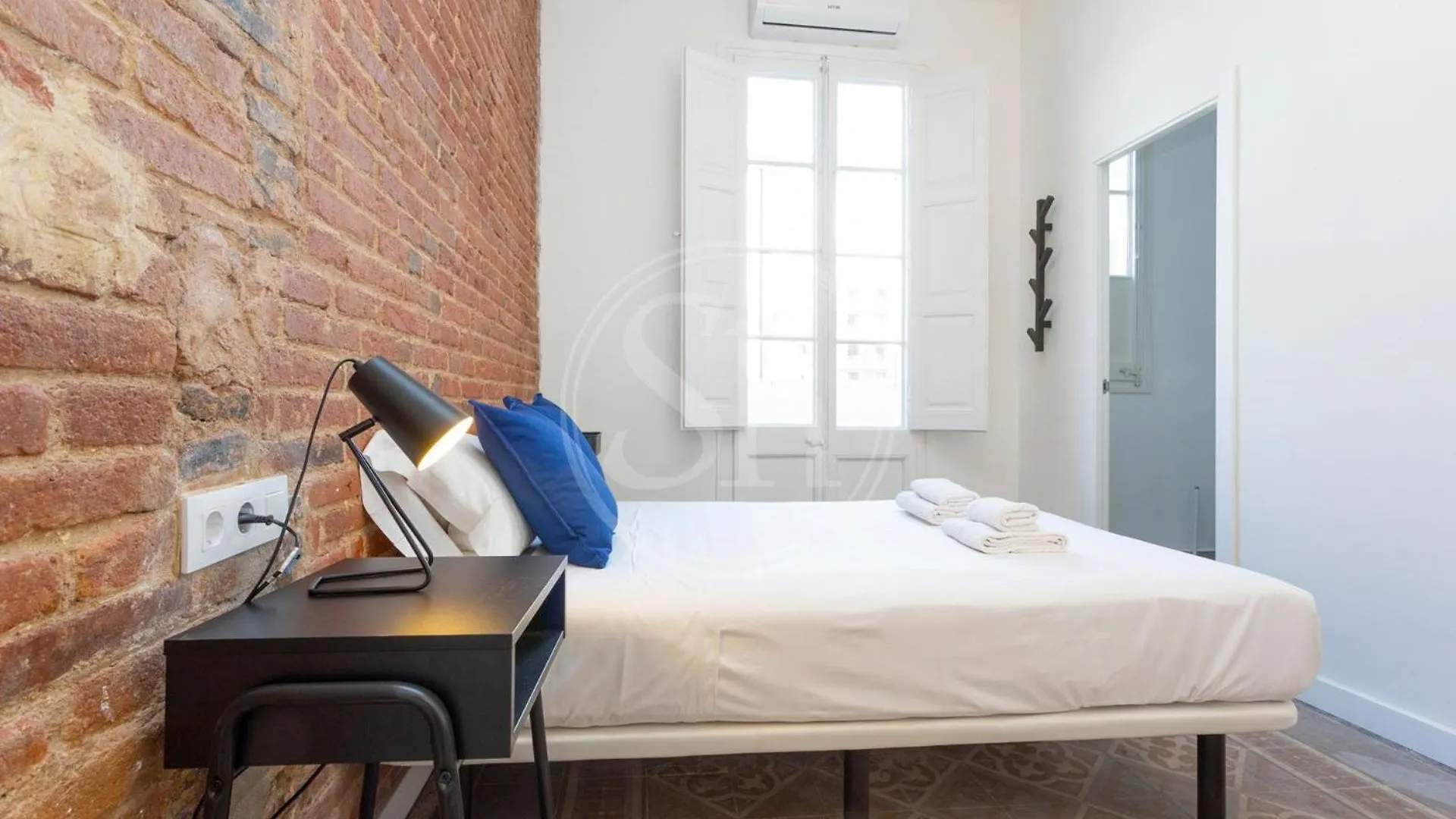 Hermoso Apartamento Cerca De Plaza Universitat Barcellona 0*,