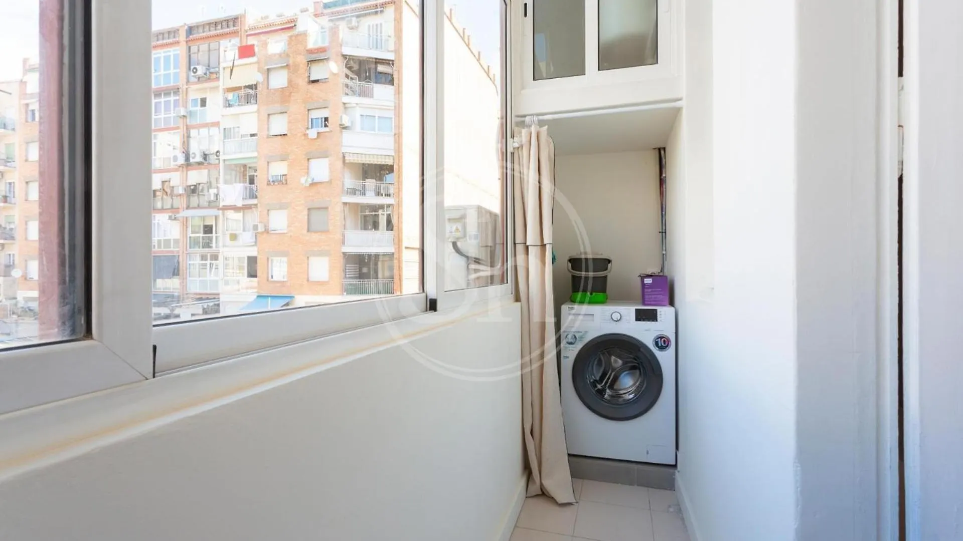 Hermoso Apartamento Cerca De Plaza Universitat Barcelona 0*,  Spain